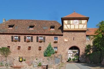 Die Jugendherberge Dilsberg mit Torturm