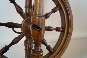 Detailansicht Spinnrad: Aufhängung des Rads