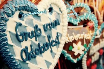 Lebkuchenherz mit Aufschrift "Gruß vom Oktoberfest"