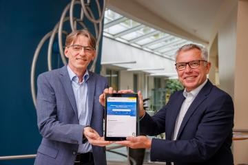 Landrat Stefan Dallinger (rechts) mit Rudolf Fickinger